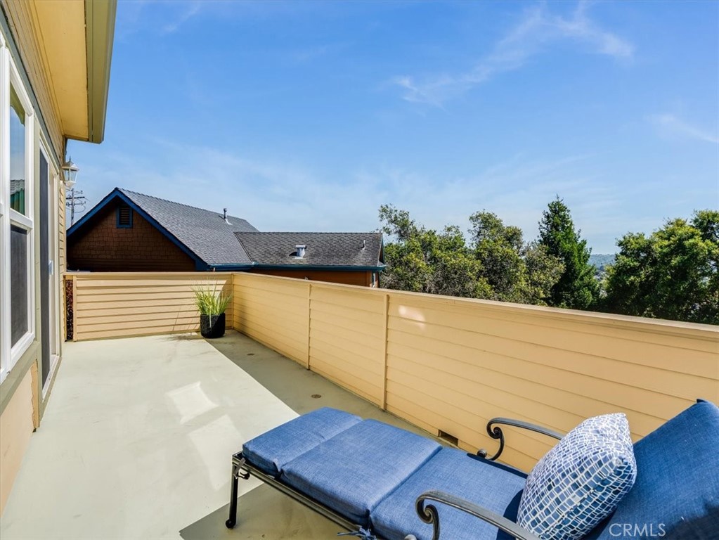 120 Le Point Street Property Photo 8