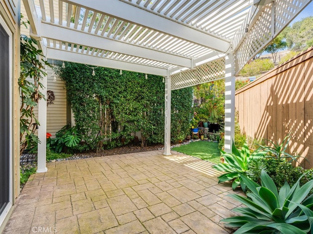 120 Le Point Street Property Photo 14