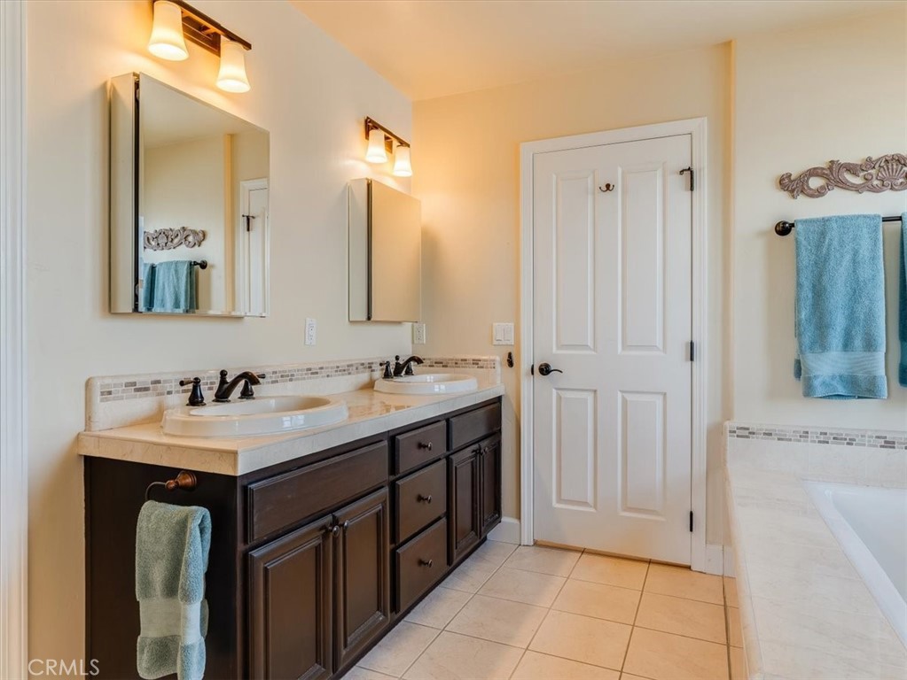 120 Le Point Street Property Photo 22