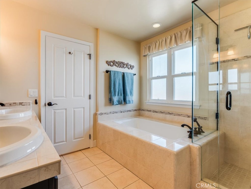 120 Le Point Street Property Photo 23