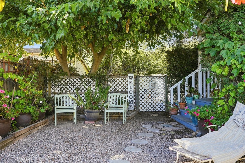 112 W Price Property Photo 2