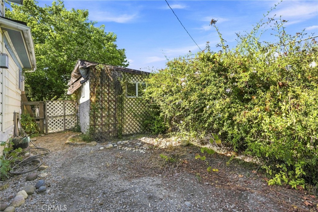 112 W Price Property Photo 18