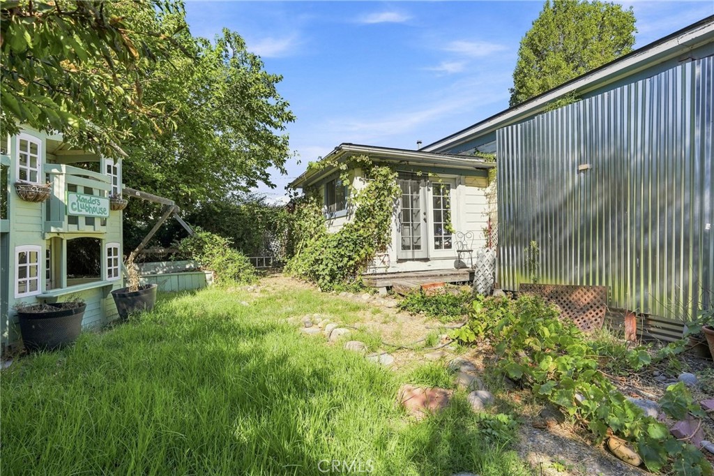 112 W Price Property Photo 19