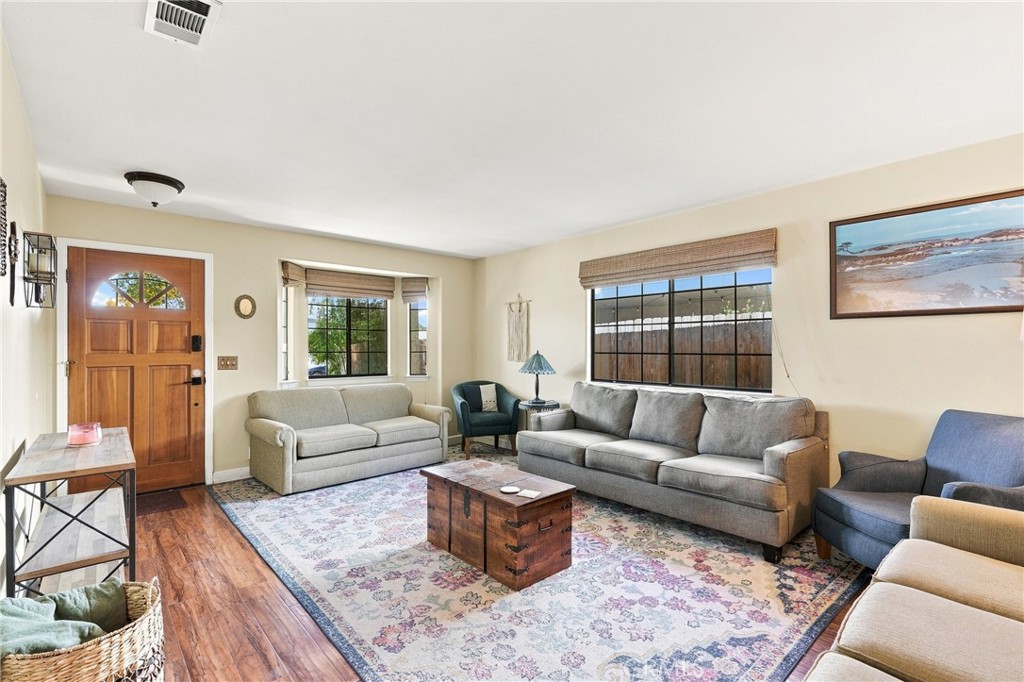1115 Kathryn Way Property Photo 6