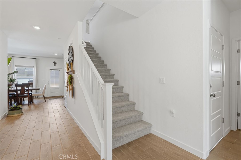 432 University Drive Property Photo 33