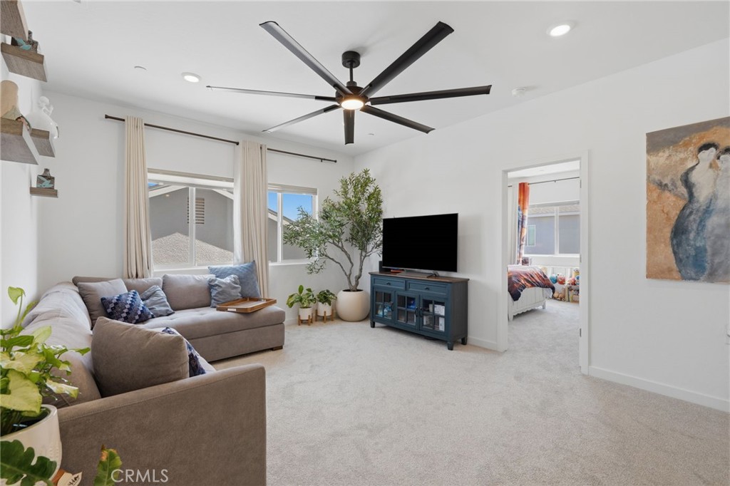 432 University Drive Property Photo 38