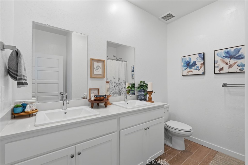 432 University Drive Property Photo 44