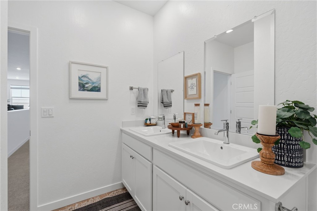 432 University Drive Property Photo 45