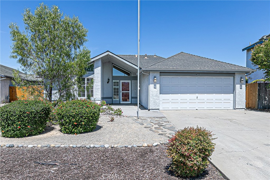 1455 Oswego Property Photo 1