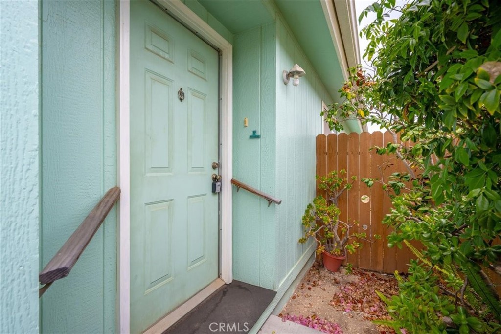927 Vista Del Rio Property Photo 4
