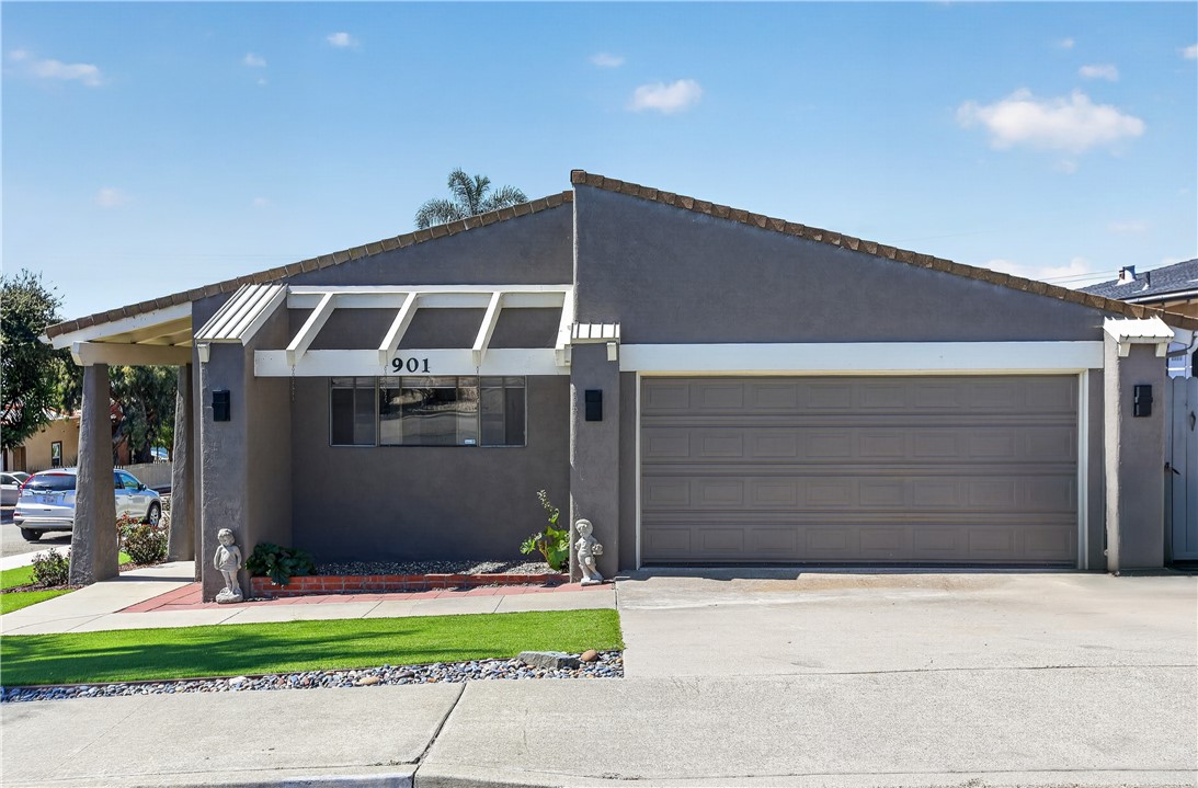 901 Visalia Street Property Photo 1