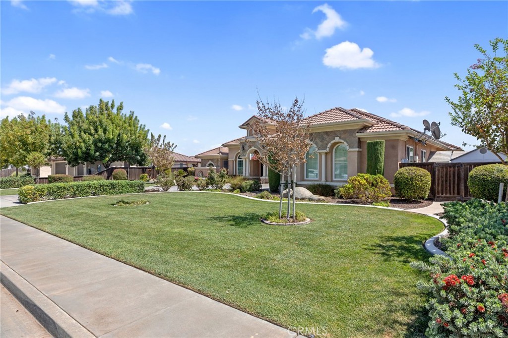 2579 Meadow View Property Photo 3