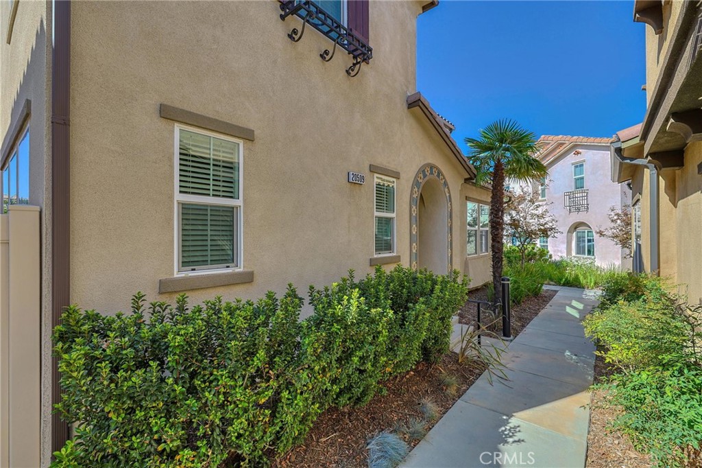 20509 Hazelnut Court Property Photo 3
