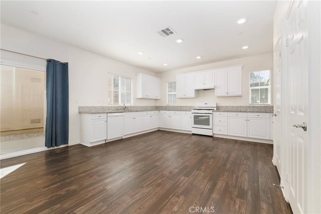 20509 Hazelnut Court Property Photo 9