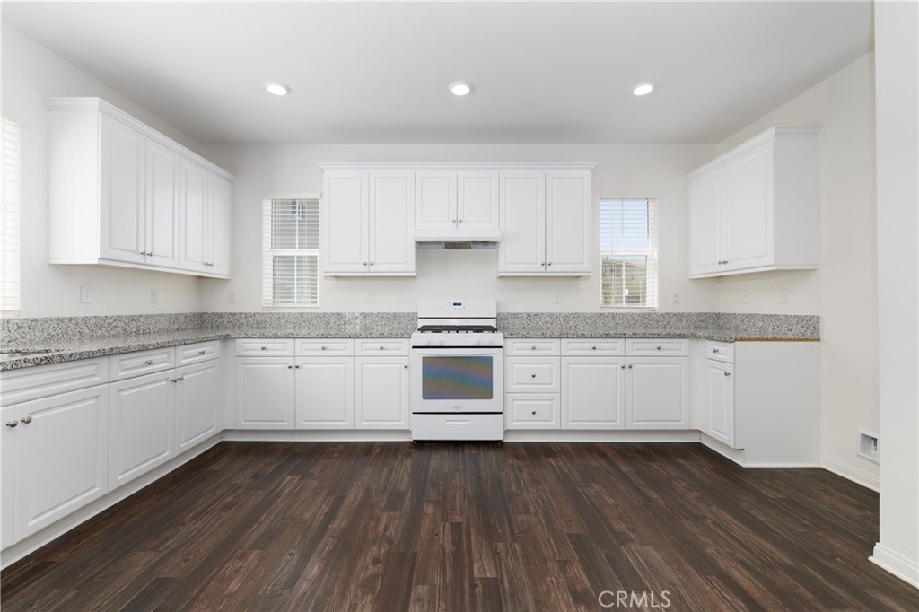 20509 Hazelnut Court Property Photo 11
