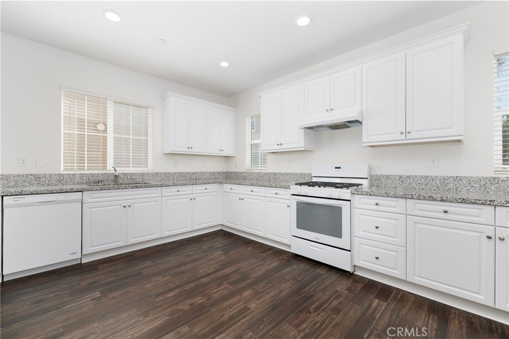20509 Hazelnut Court Property Photo 12