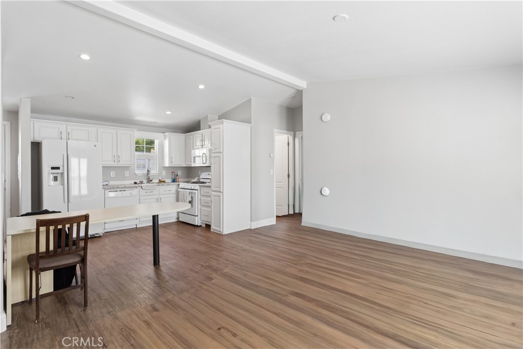 145 South Street B17 Property Photo 9