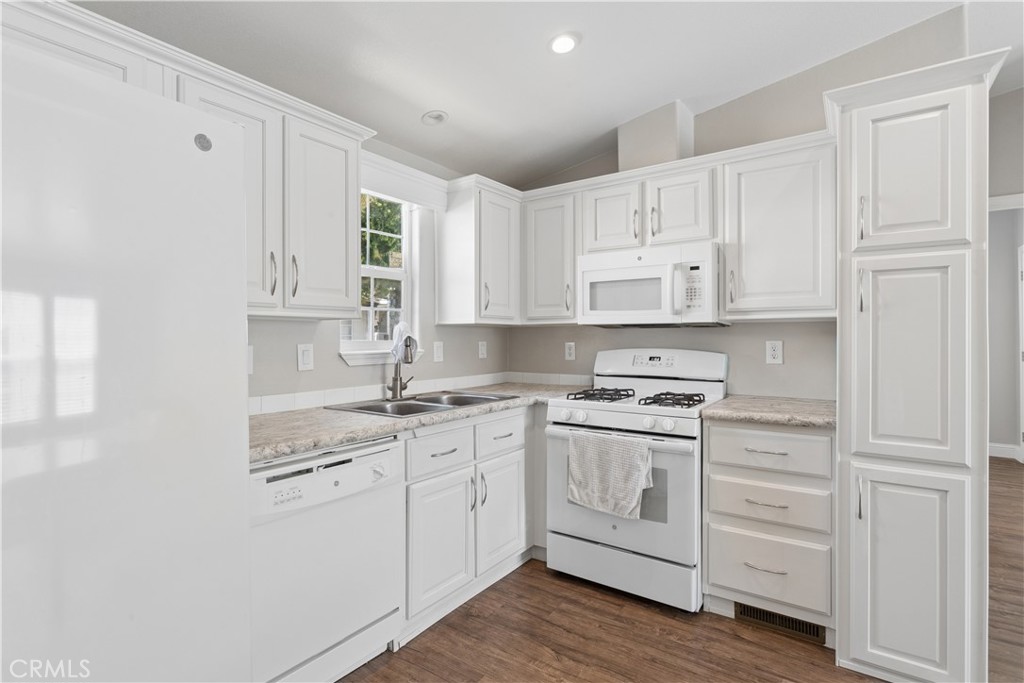 145 South Street B17 Property Photo 13