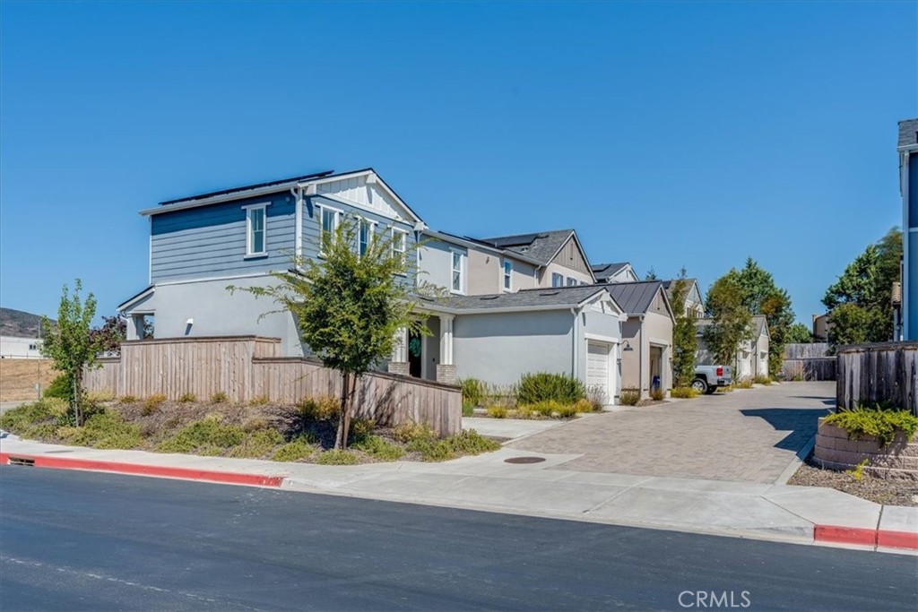 102 Earthwood Property Photo 4