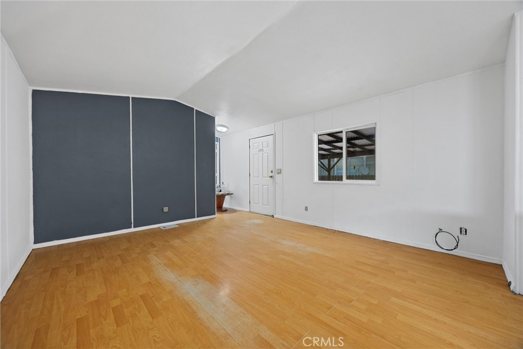 14035 Rosedale Highway 7 Property Photo 5