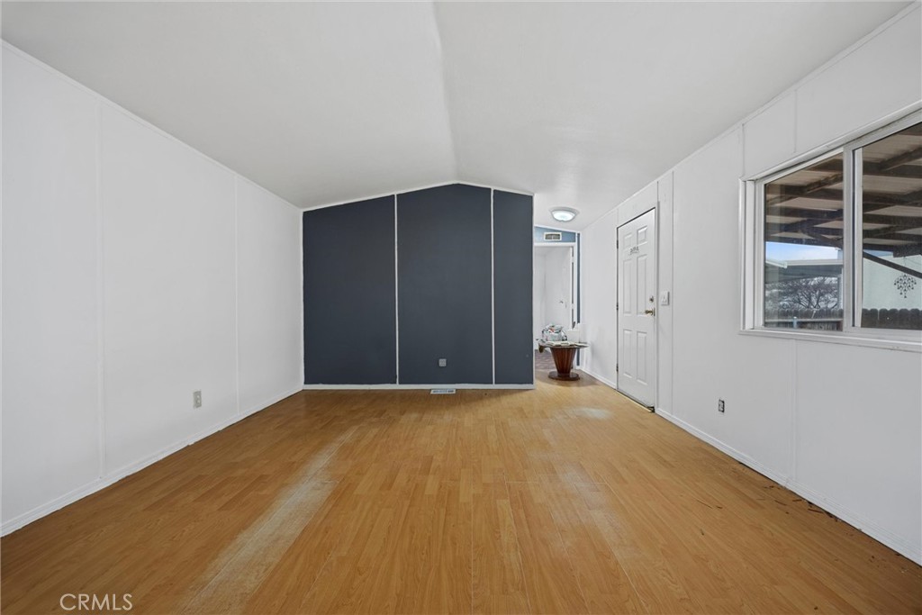 14035 Rosedale Highway 7 Property Photo 6