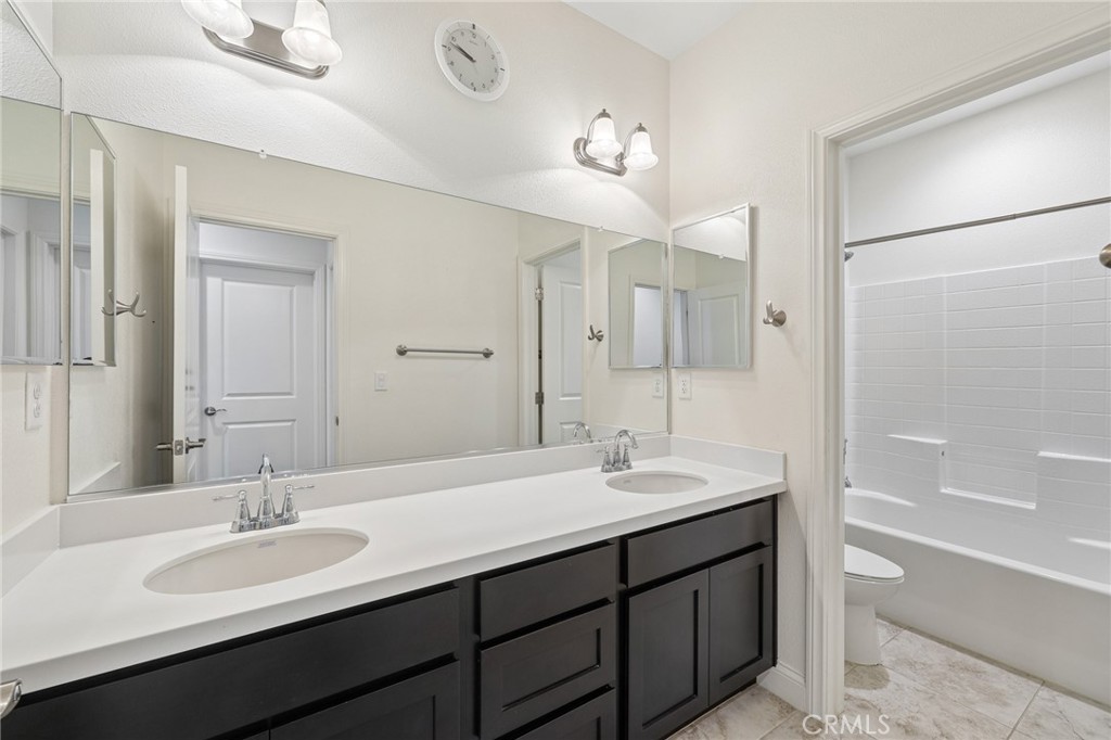 9381 Cielo Azul Court Property Photo 18