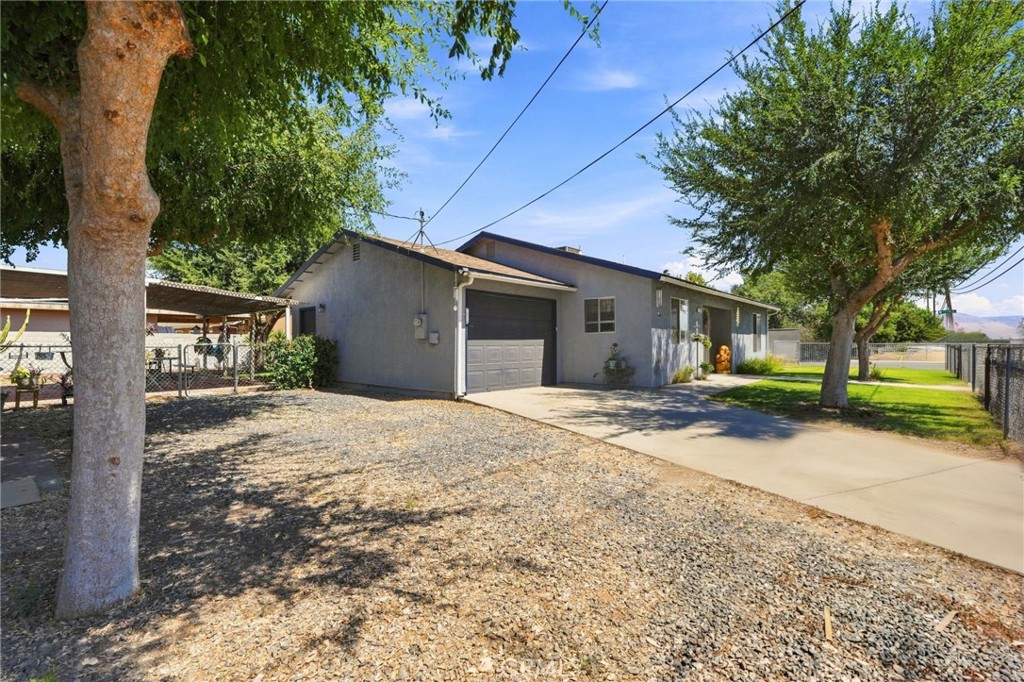 1208 South Property Photo 4