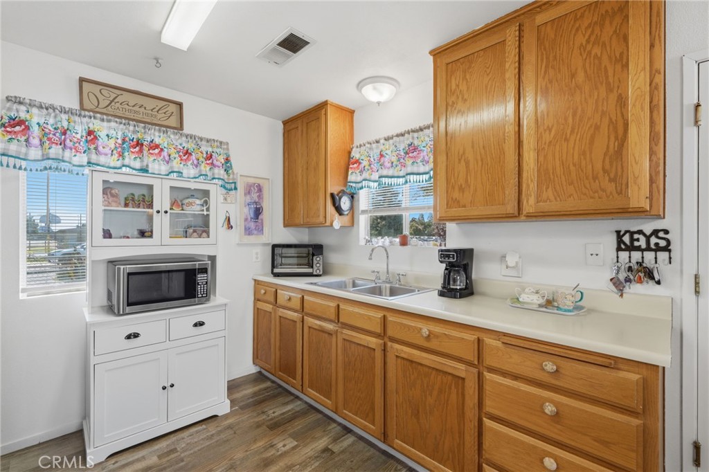 1208 South Property Photo 27
