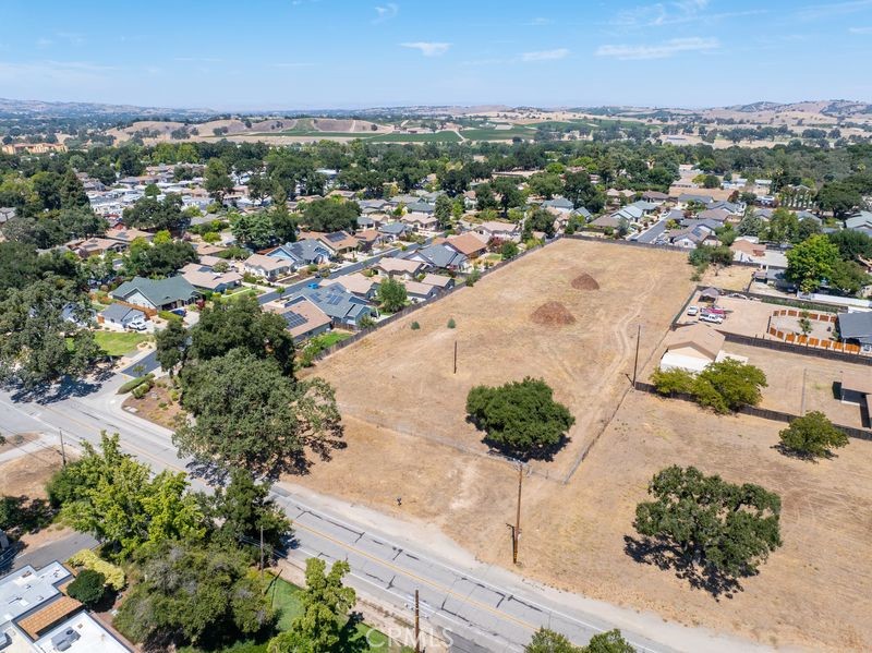 1375 El Camino Real Property Photo 6