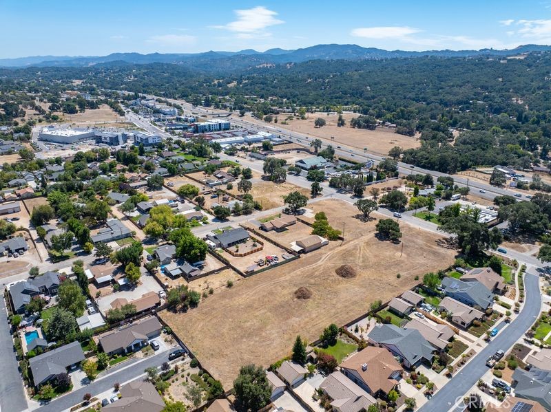 1375 El Camino Real Property Photo 8