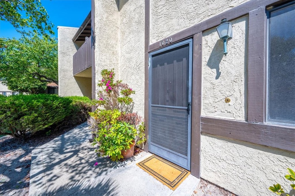 1020 Meadow Way Property Photo 1