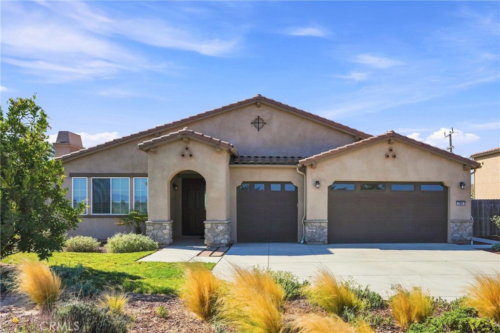 794 Hickok Property Photo 1