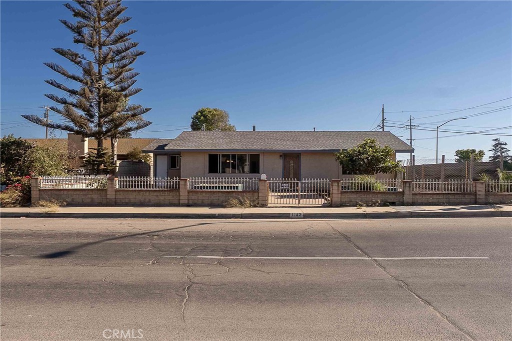 1142 W Donovan Property Photo 1