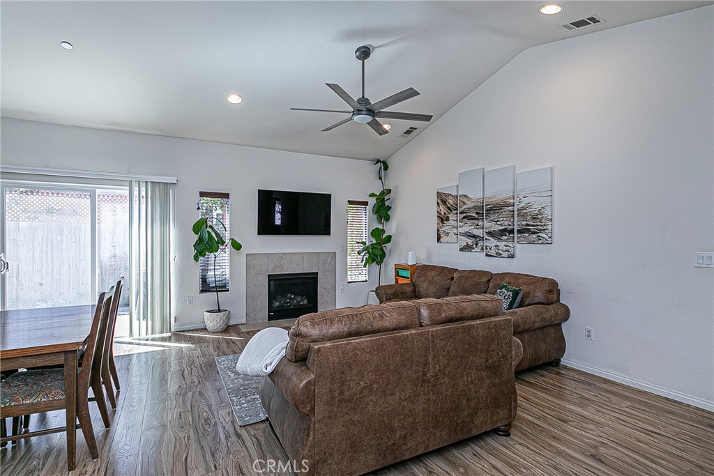 1452 W Beacon Property Photo 5