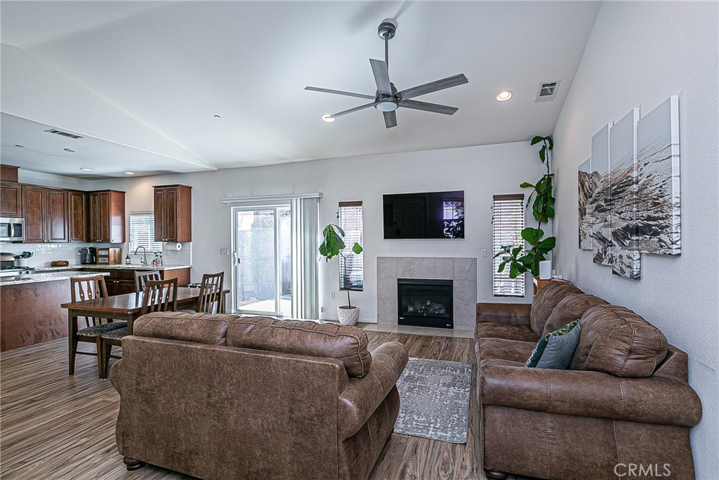 1452 W Beacon Property Photo 6