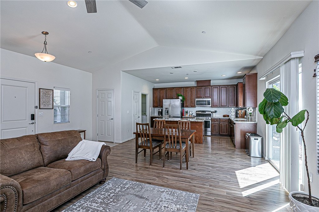 1452 W Beacon Property Photo 7