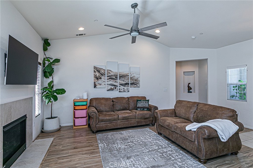 1452 W Beacon Property Photo 8