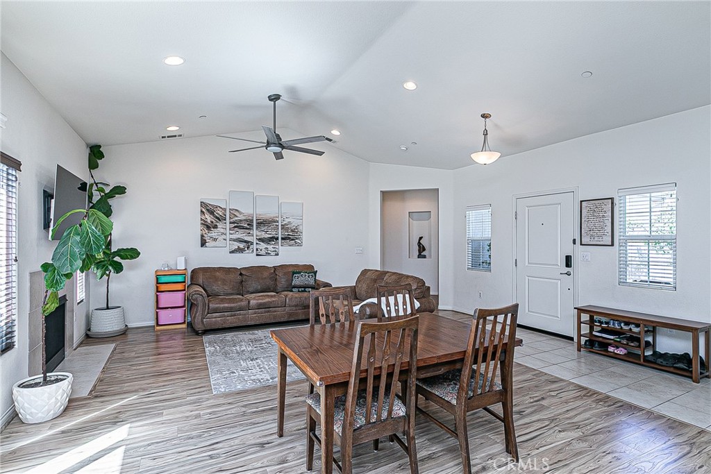 1452 W Beacon Property Photo 10