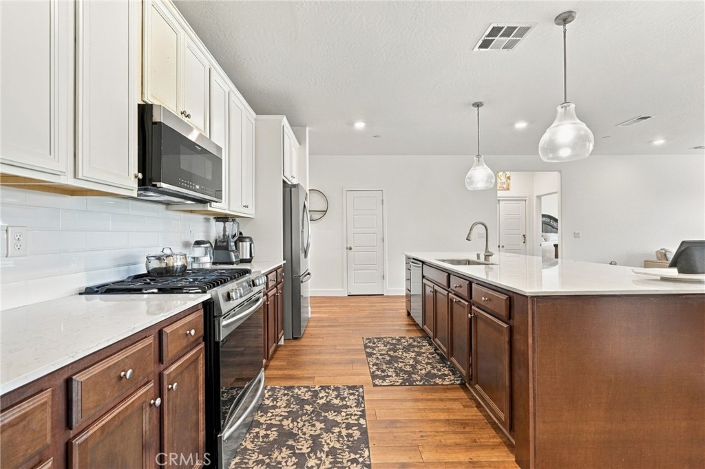 102 E Tyler Avenue Property Photo 17