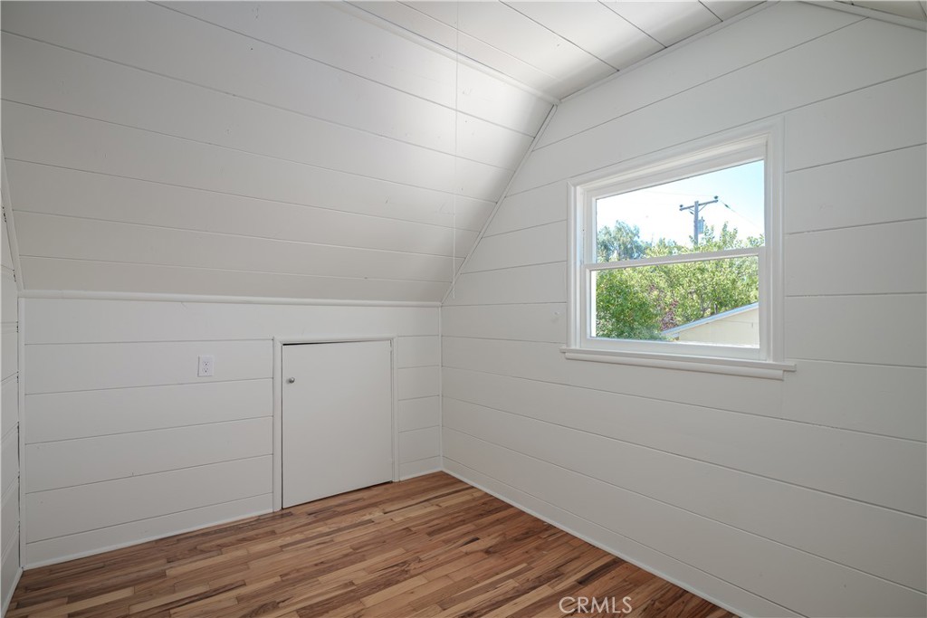 1560 Phillips Lane Property Photo 25