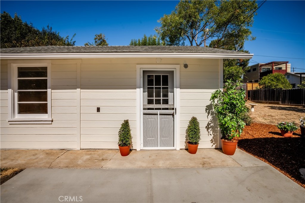 1560 Phillips Lane Property Photo 30
