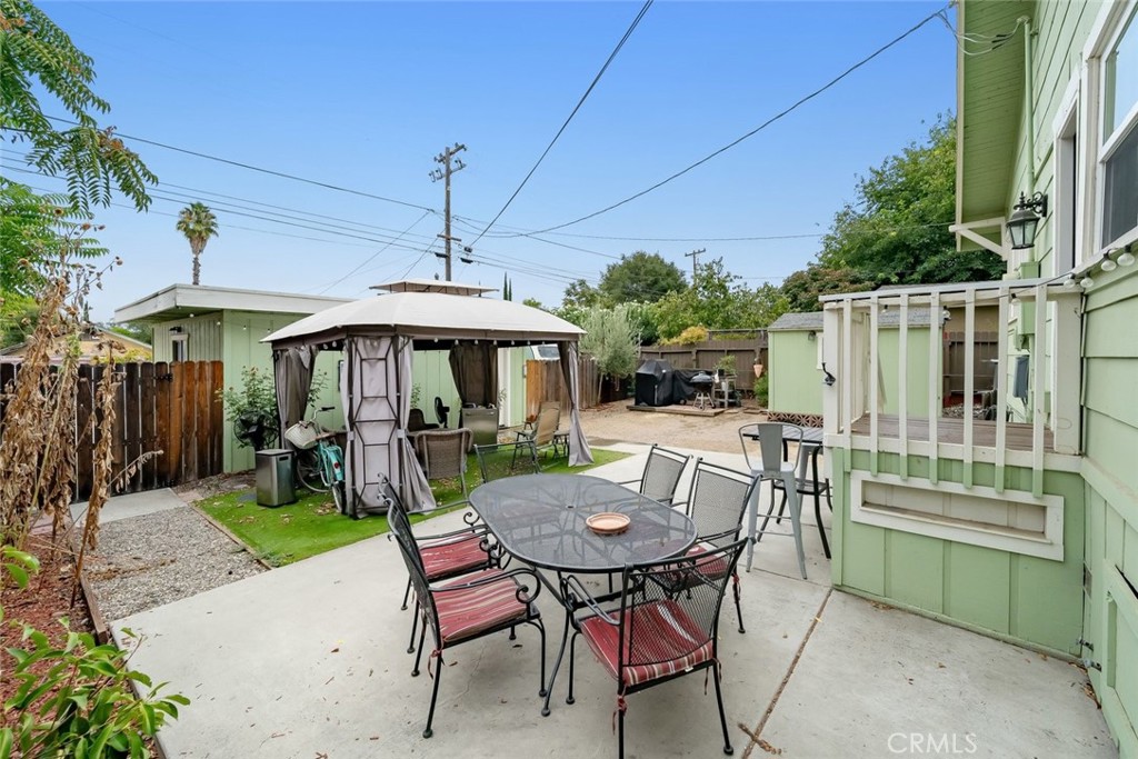 2032 Olive Street Property Photo 4