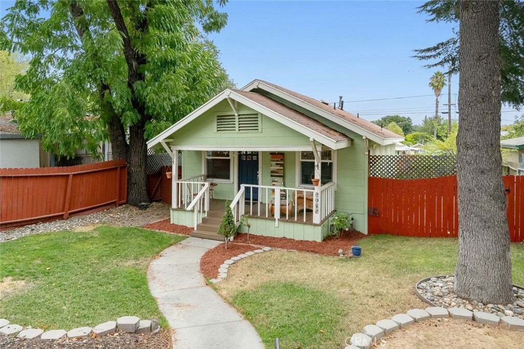 2032 Olive Street Property Photo 7