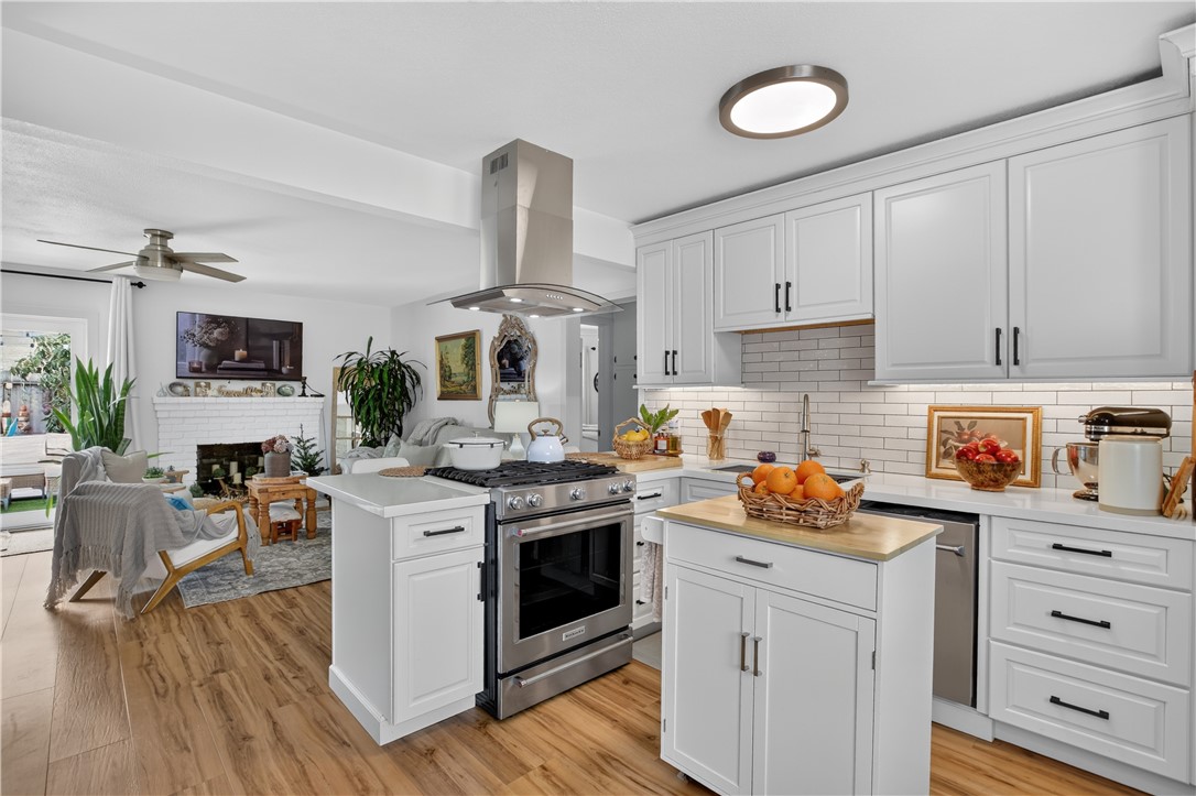 1590 Manhattan Property Photo 2