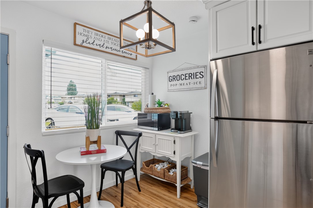 1590 Manhattan Property Photo 4