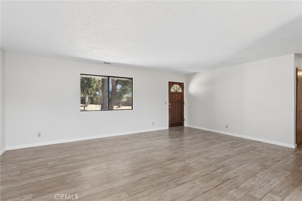 4695 Thread Lane Property Photo 9