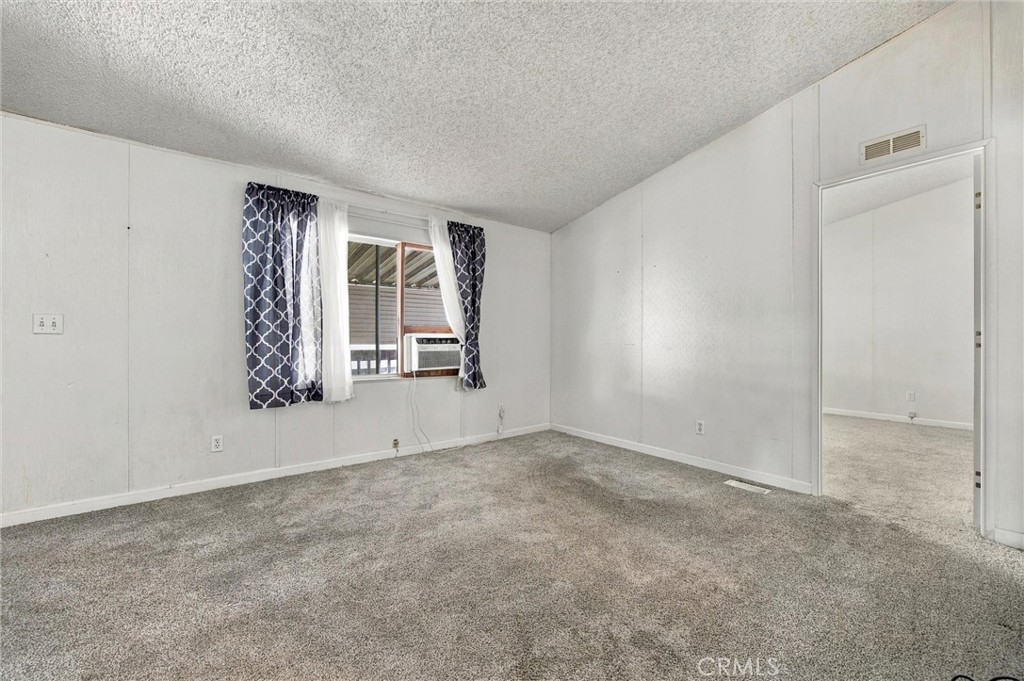 1301 Taft Highway Property Photo 6