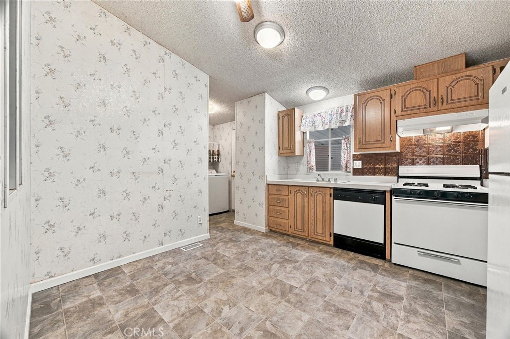 1301 Taft Highway Property Photo 9