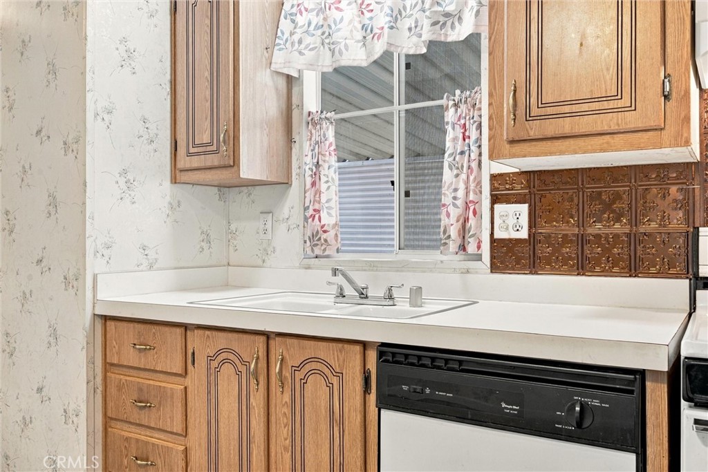 1301 Taft Highway Property Photo 11