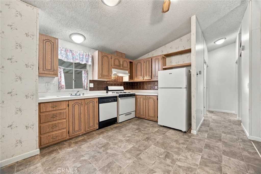 1301 Taft Highway Property Photo 12
